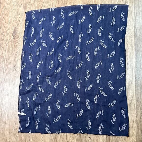 🍷Charlotte Russe navy and white feather print circle scarf early 00’s era - Picture 2 of 4